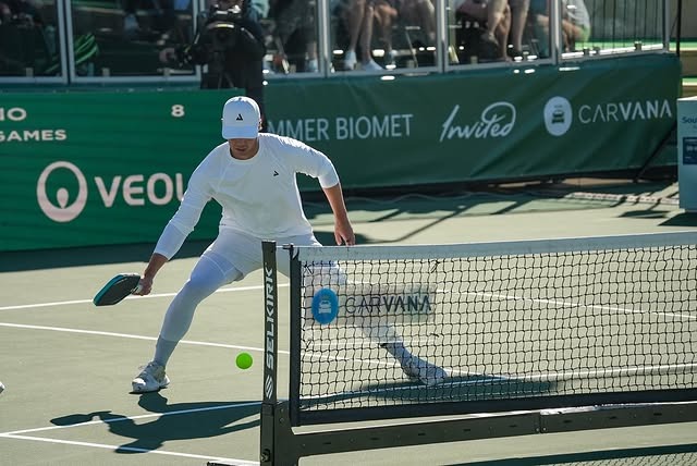 Cú đánh gây tranh cãi của tay vợt số 1 thế giới Ben Johns nhắm vào Quang Dương