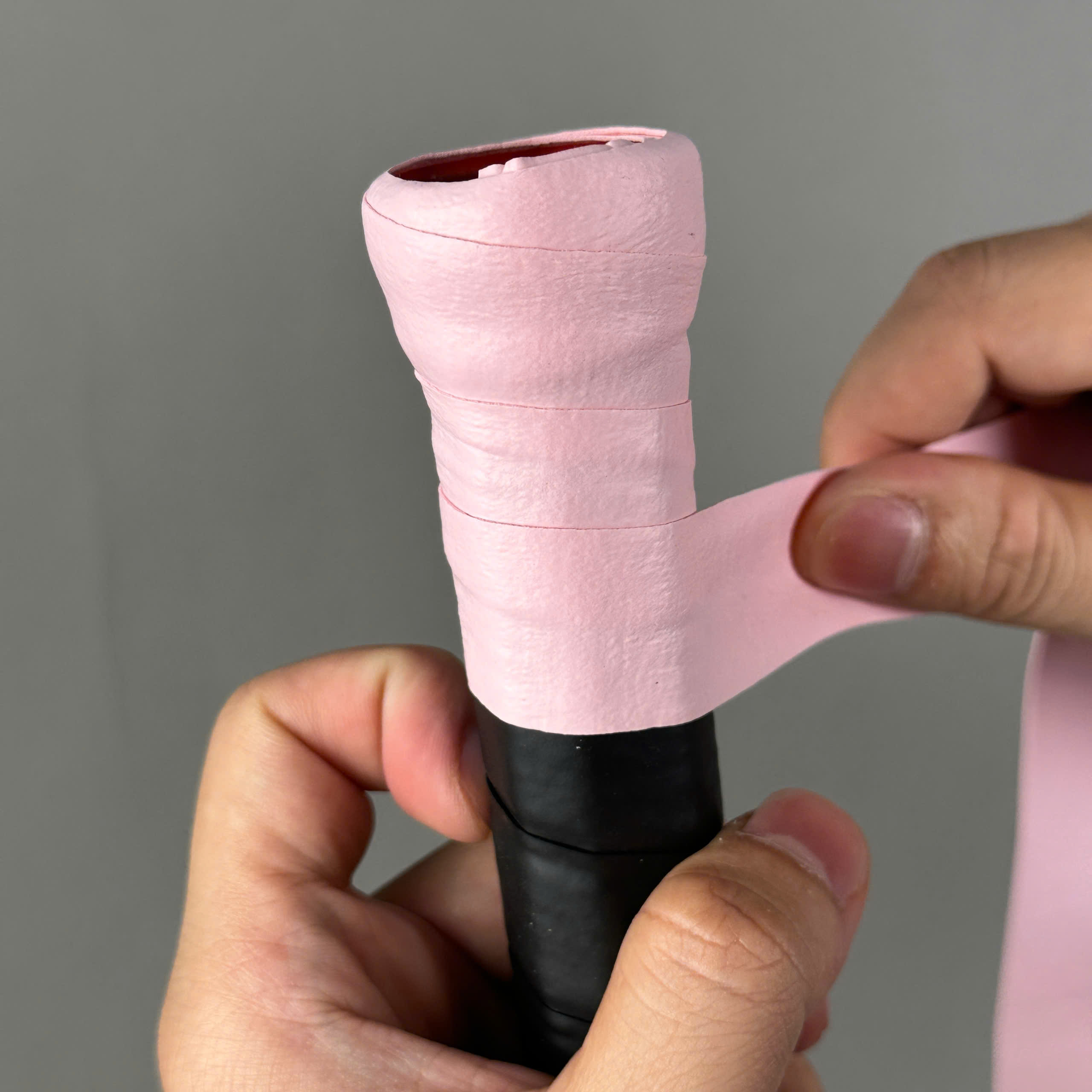 Hướng dẫn chi tiết cách thay quấn cán vợt pickleball từ A-Z