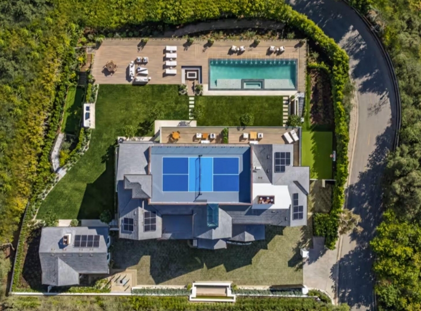 Bỏ ra khoảng hai trăm triệu đồng để xây sân pickleball tại gia đang trở thành xu hướng sống mới của giới có điều kiện