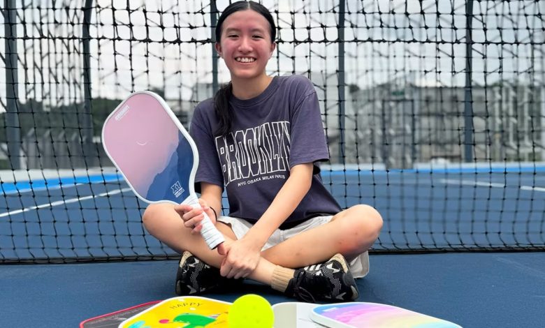DOANH NHÂN 13 TUỔI Ở SINGAPORE KIẾM HƠN 40 TRIỆU MỖI THÁNG NHỜ BÁN VỢT PICKLEBALL