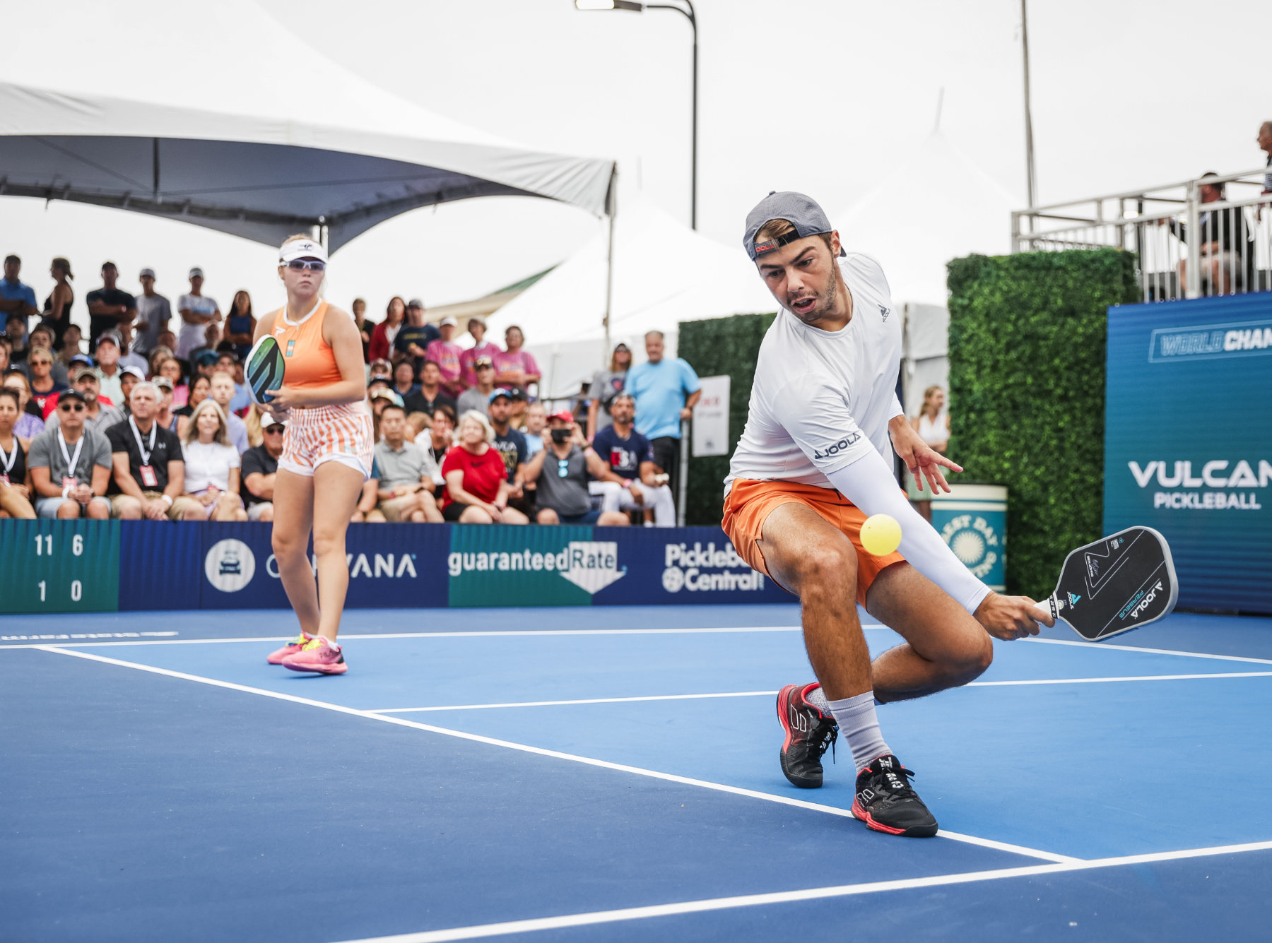 Trong pickleball, ai cũng từng có những khoảnh khắc nôn nóng muốn tung cú winner thật đẹp, thật mạnh, thật mãn nhãn. Nhưng thực tế phũ phàng là những cú đánh đó thường xuất hiện trong tình huống mà ta đang… mất thăng bằng. Và đó là lúc mọi thứ dễ tiêu tan nhất.