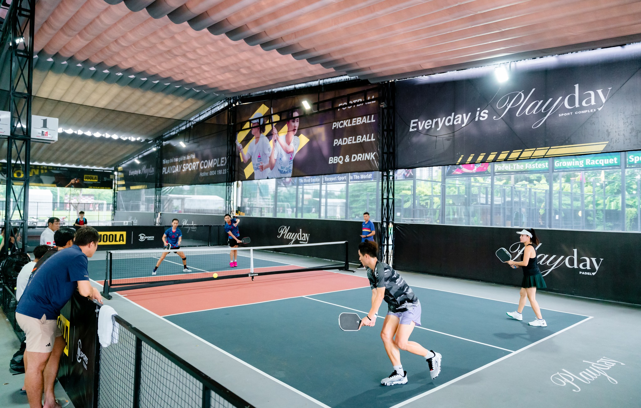 thu&ecirc; s&acirc;n pickleball