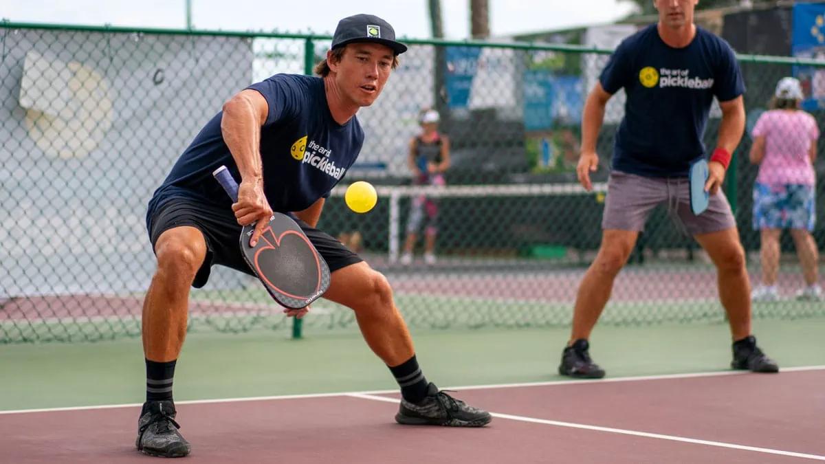 Chiến Thuật Phòng Thủ Trong Pickleball: Cách Biến Thế Bị Động Thành Cơ Hội Ghi Điểm