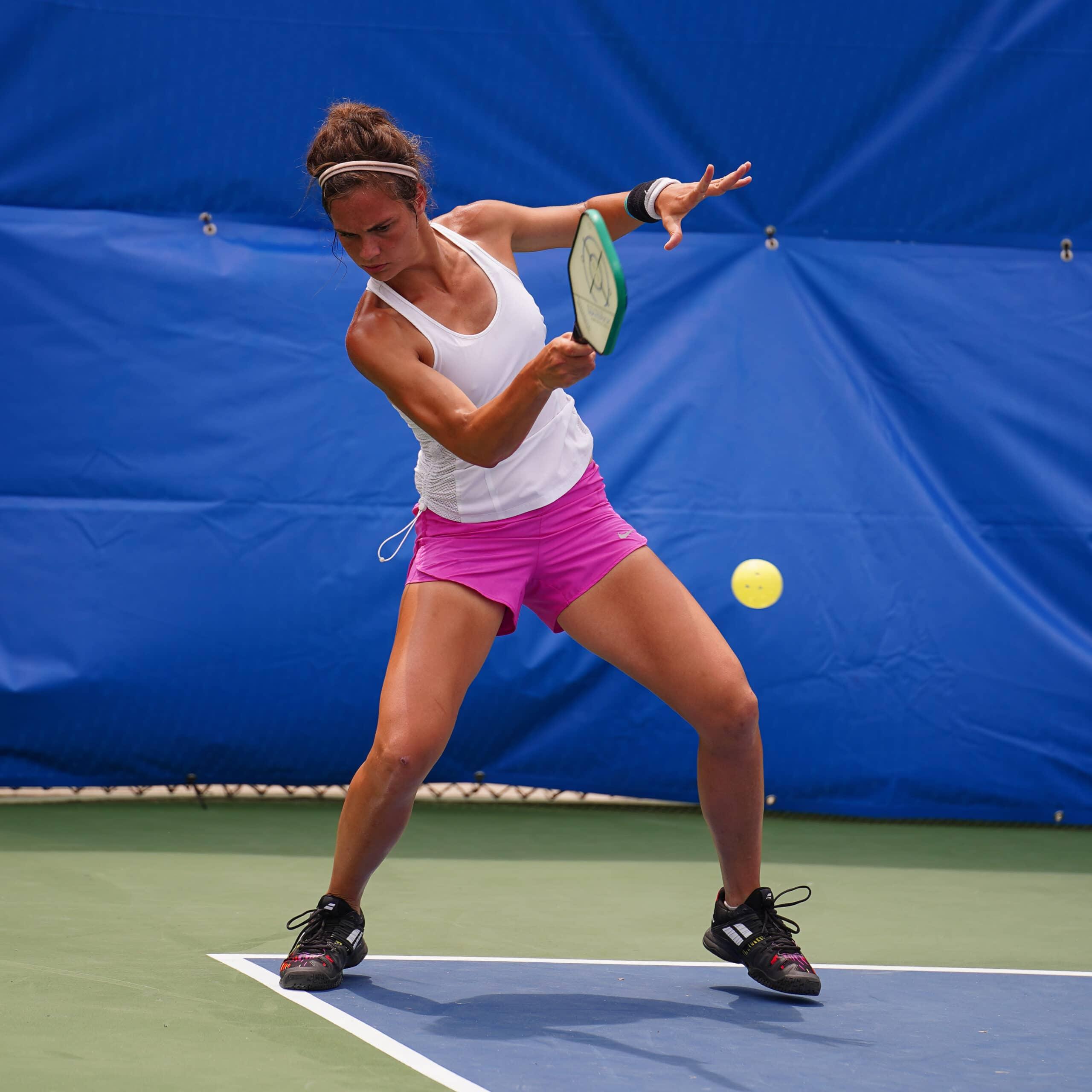 Kích thước sân Pickleball và sân cầu lông có nhiều điểm tương đồng nhưng khác về khu vực Kitchen.